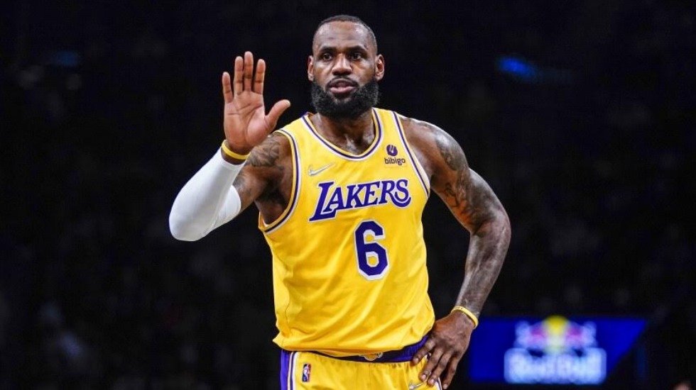 LeBron James takes subtle shot at Lakers while praising Rams GM